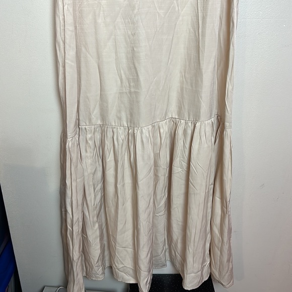 H&M Sleeveless Maxi Length Woven V-Neck Relaxed Loose Fit Dress in Light Beige - Picture 6 of 12